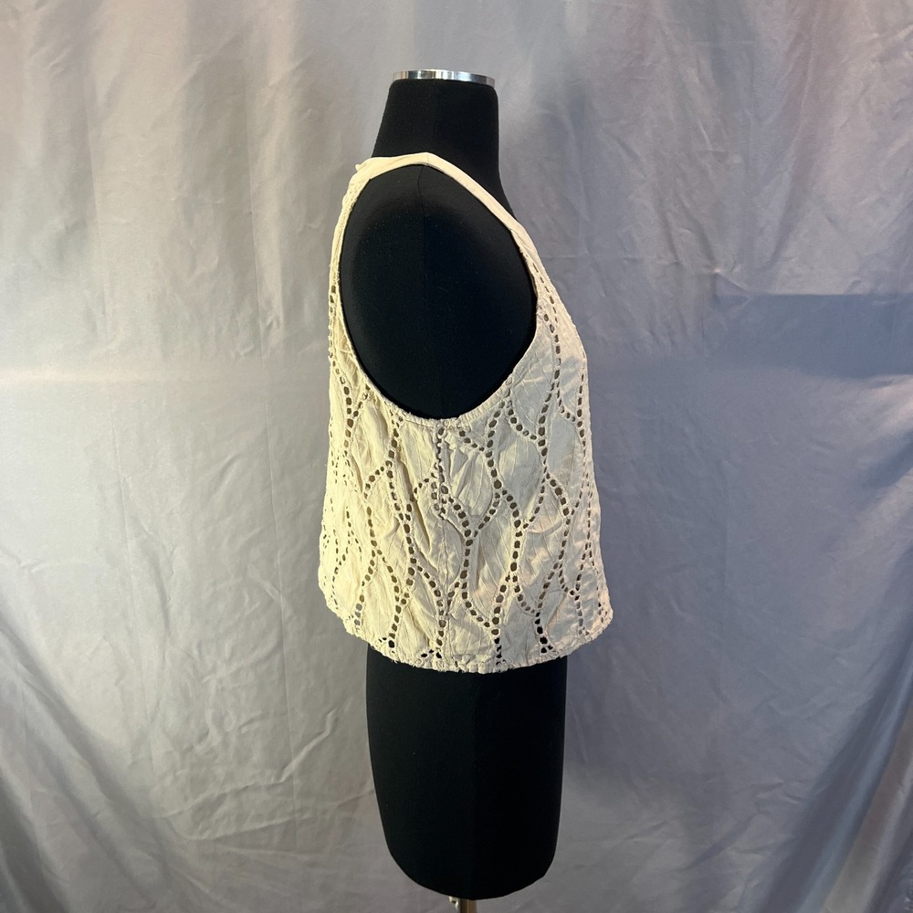 Marc New York Crop Halter Top Womens Medium Beige Eyelet Embroidery Keyhole Back - Picture 2 of 8